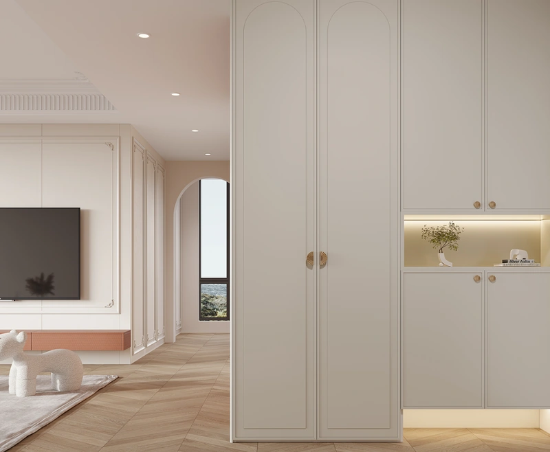 經典的走道弧形門洞與線板牆面